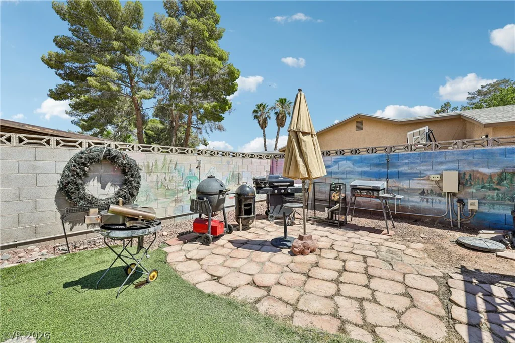 6833 High Bluff, Las Vegas, NV 89108