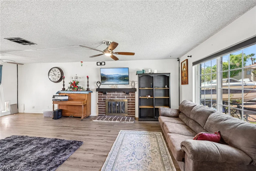 6833 High Bluff, Las Vegas, NV 89108