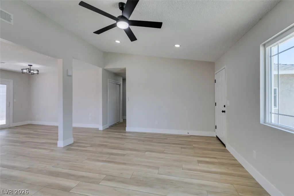 6012 Oceanside, Las Vegas, NV 89108