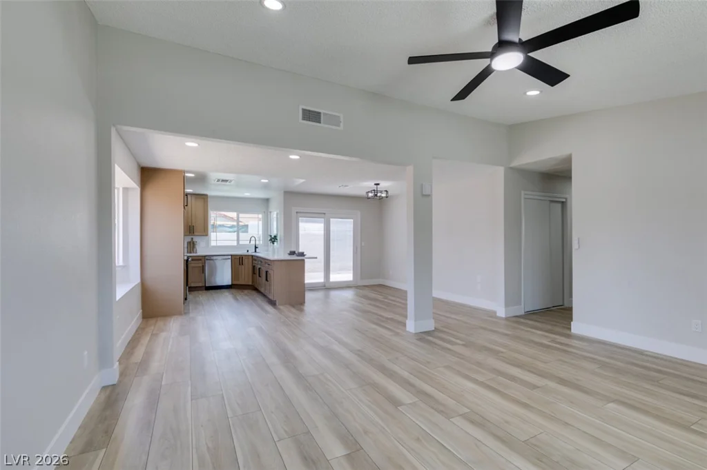 6012 Oceanside, Las Vegas, NV 89108