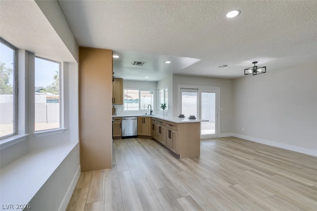 6012 Oceanside, Las Vegas, NV 89108