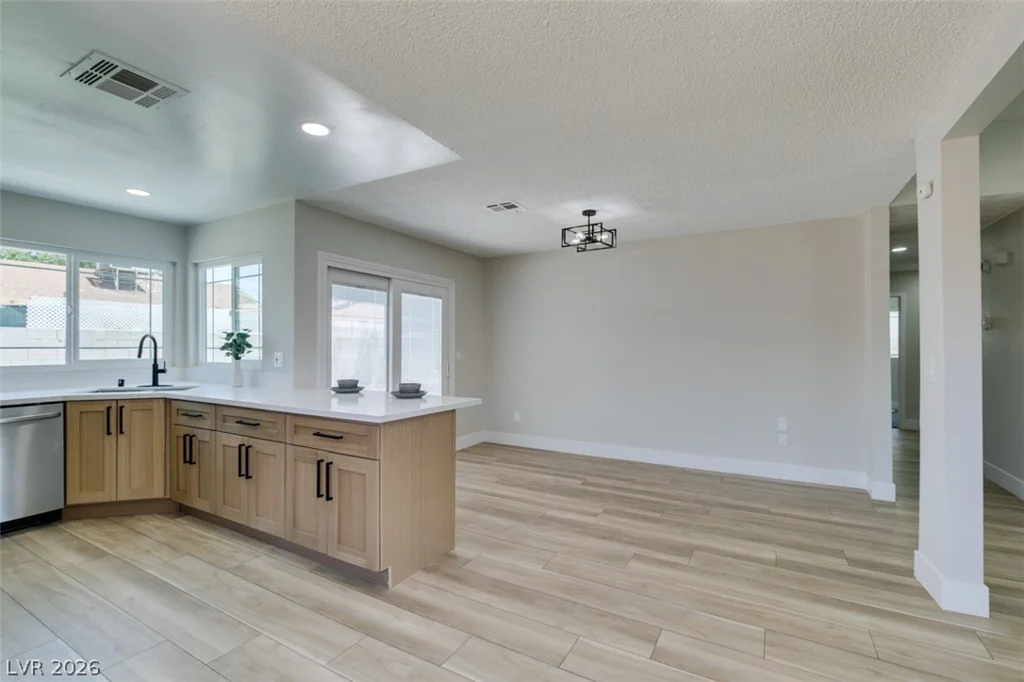 6012 Oceanside, Las Vegas, NV 89108