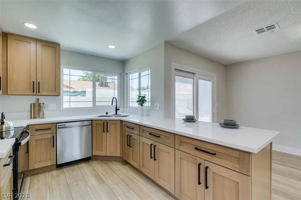 6012 Oceanside, Las Vegas, NV 89108