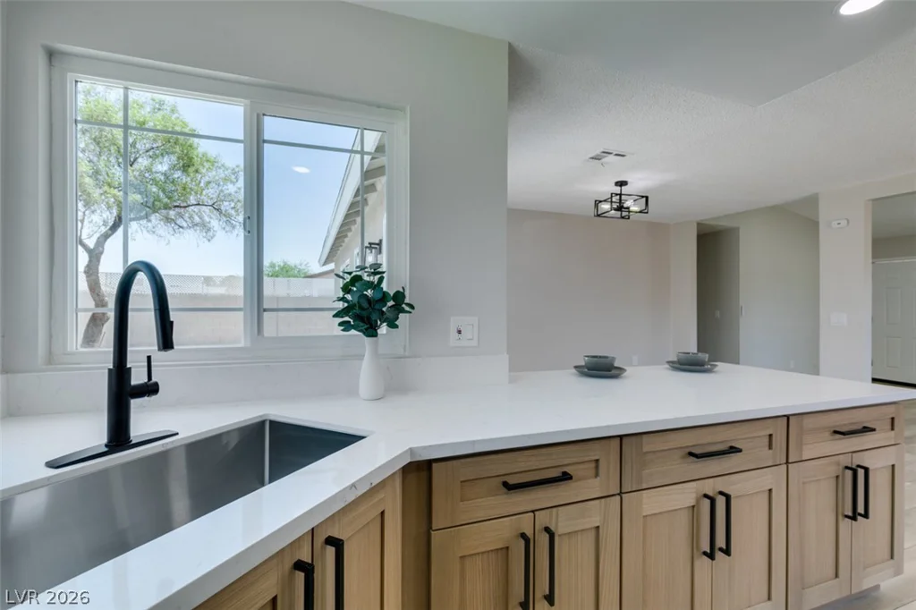 6012 Oceanside, Las Vegas, NV 89108