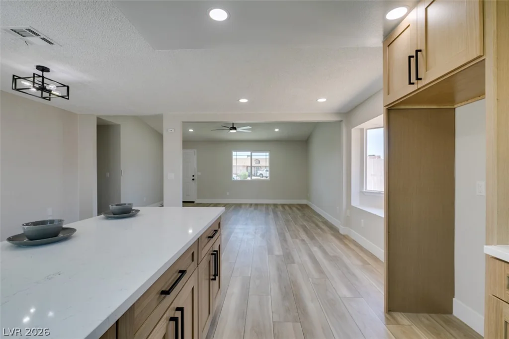 6012 Oceanside, Las Vegas, NV 89108