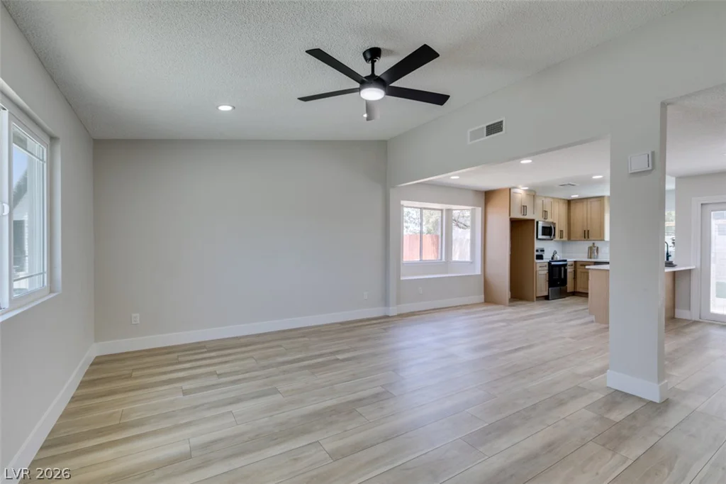 6012 Oceanside, Las Vegas, NV 89108