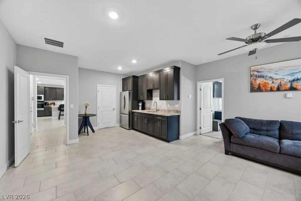 1863 Michael Springs, North Las Vegas, NV 89084