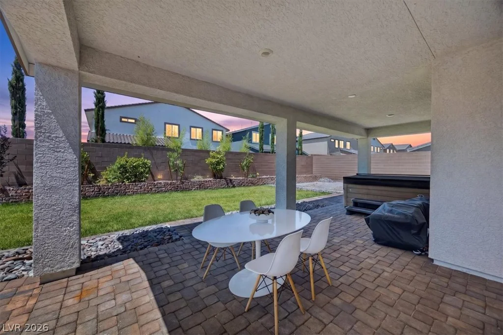 1863 Michael Springs, North Las Vegas, NV 89084