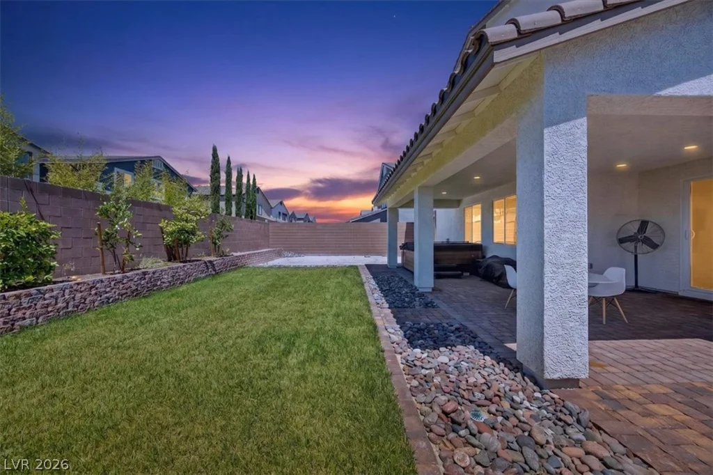 1863 Michael Springs, North Las Vegas, NV 89084