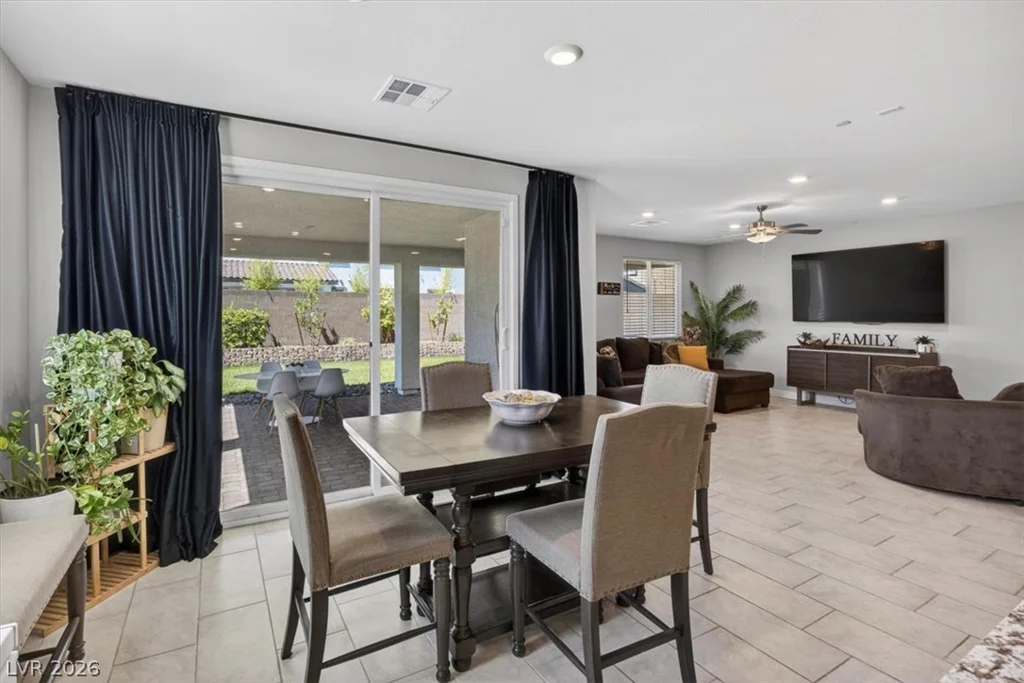 1863 Michael Springs, North Las Vegas, NV 89084