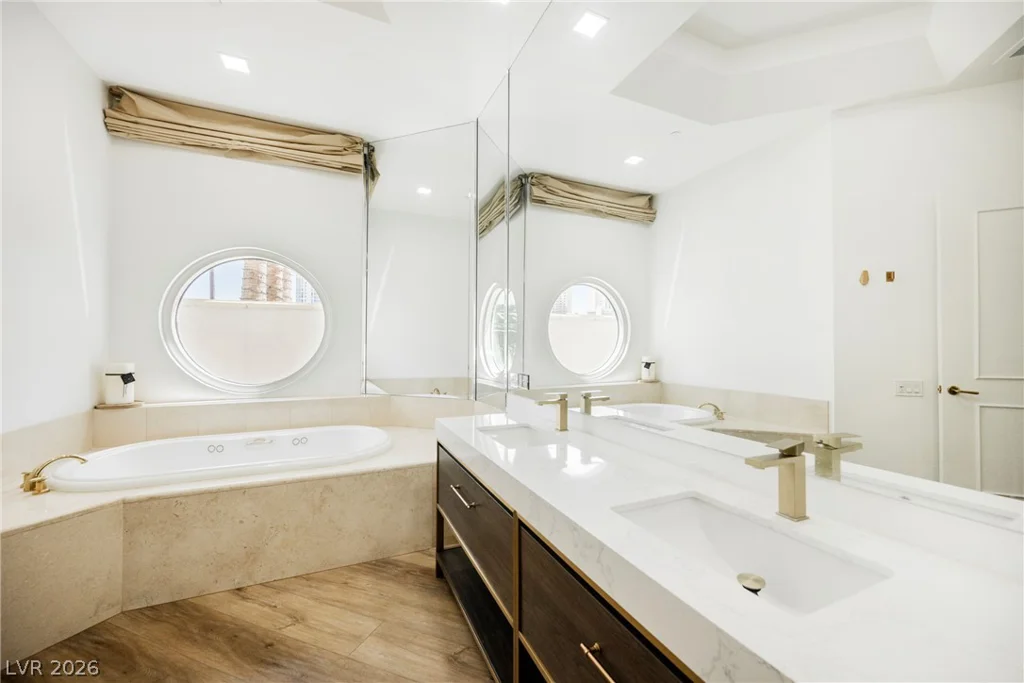 2747 Paradise, Las Vegas, NV 89109