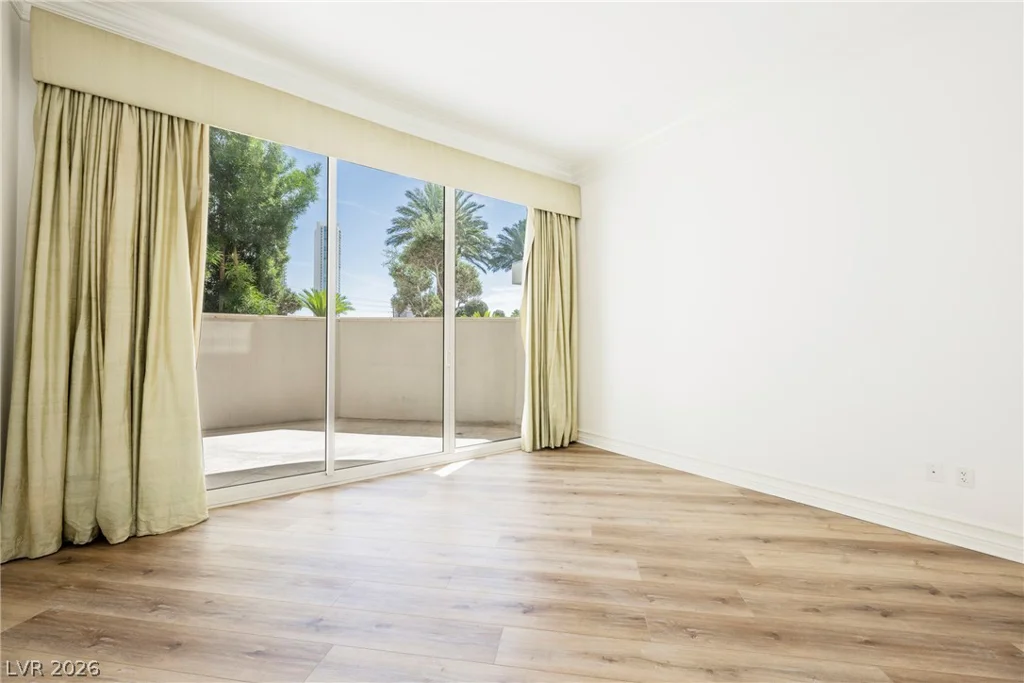 2747 Paradise, Las Vegas, NV 89109