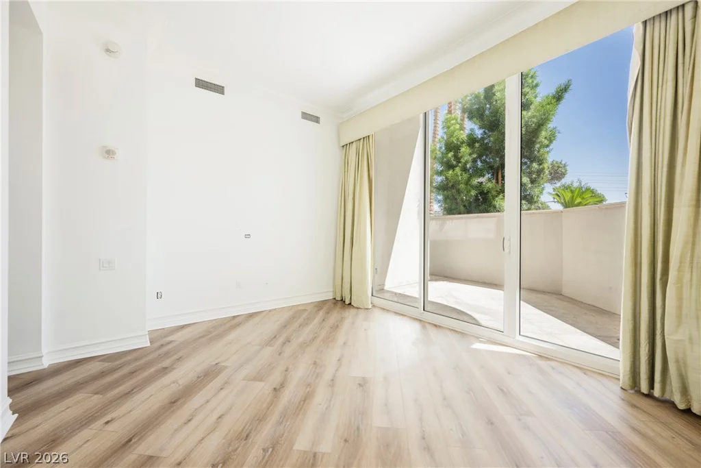 2747 Paradise, Las Vegas, NV 89109