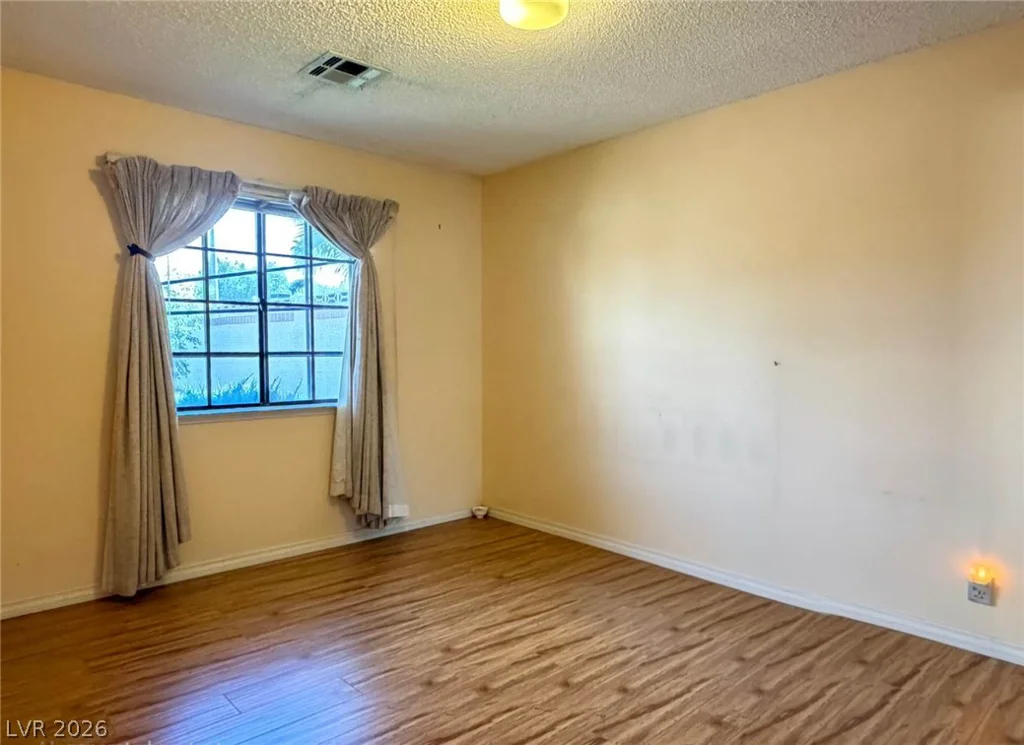 5724 Viking, Las Vegas, NV 89103