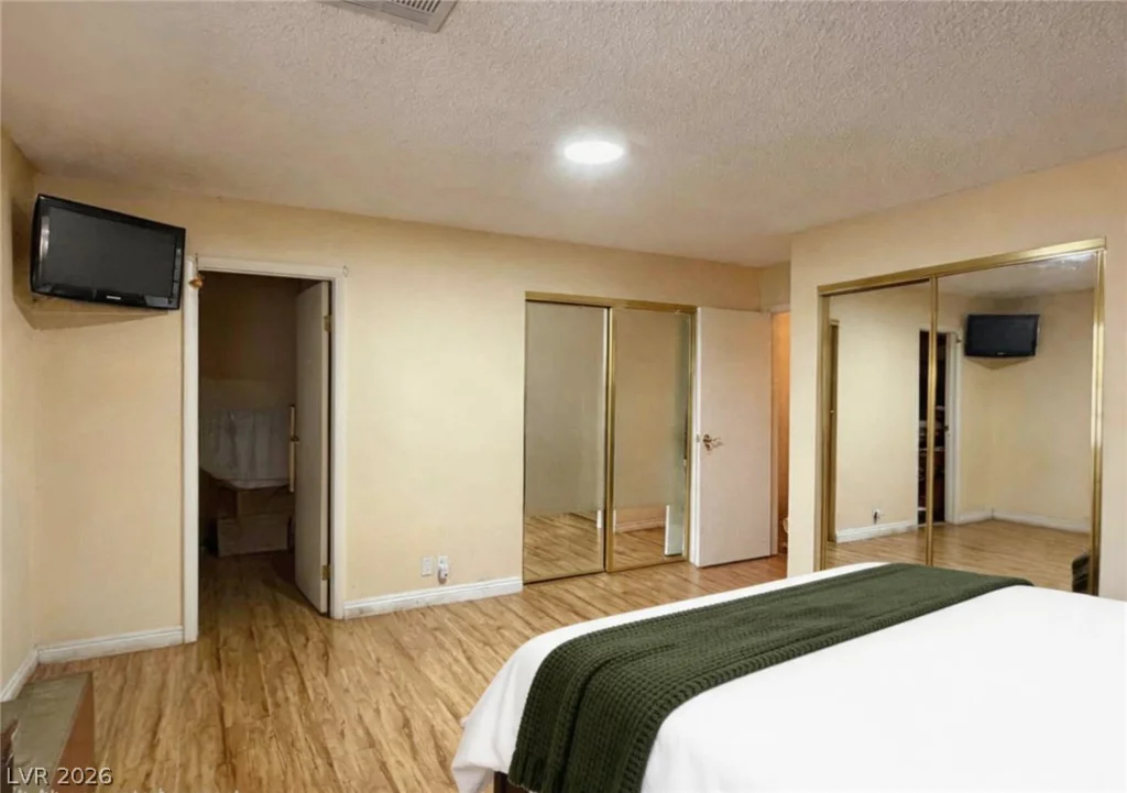 5724 Viking, Las Vegas, NV 89103
