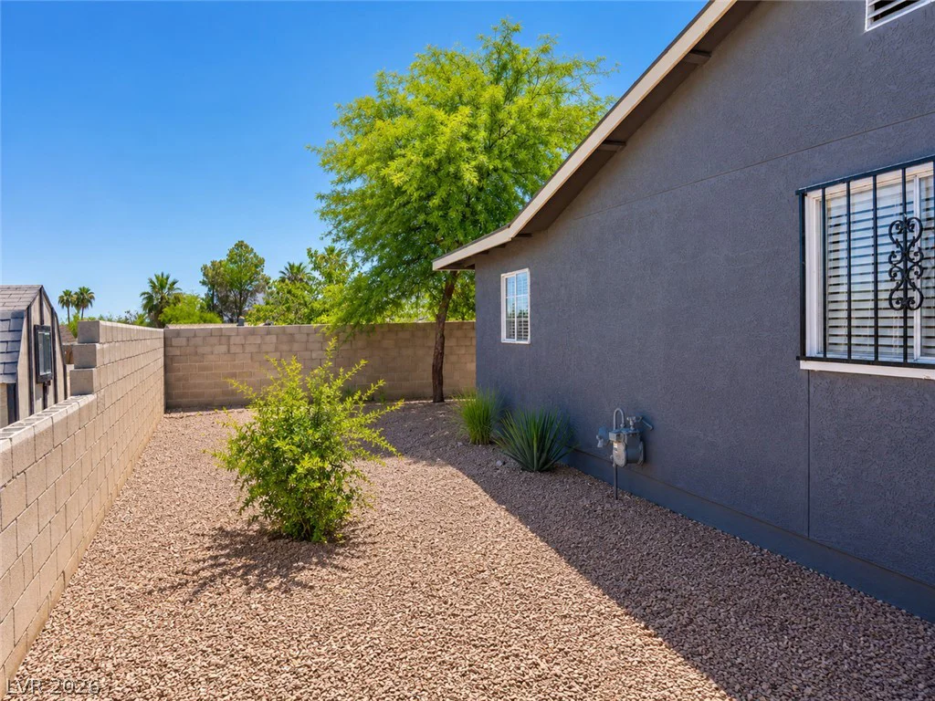 2870 Sandhill, Las Vegas, NV 89121