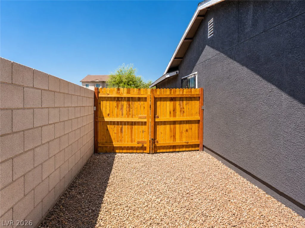 2870 Sandhill, Las Vegas, NV 89121
