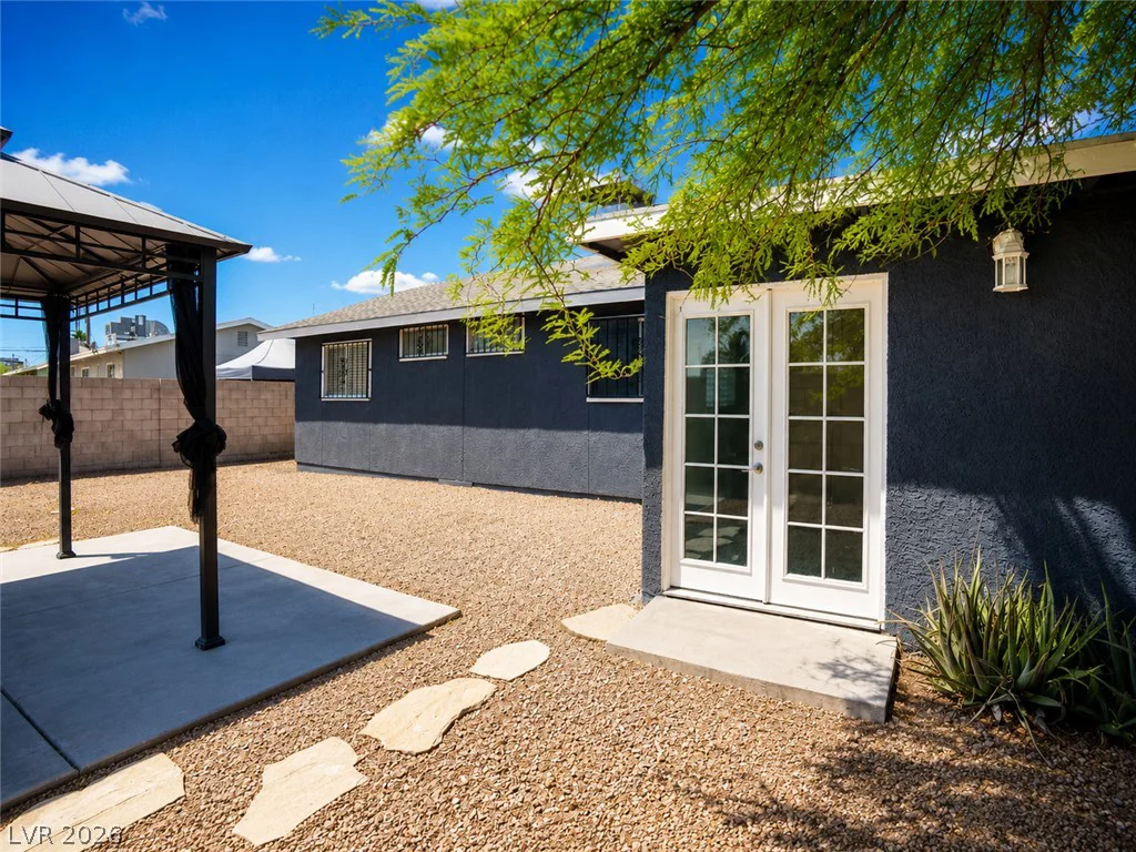 2870 Sandhill, Las Vegas, NV 89121