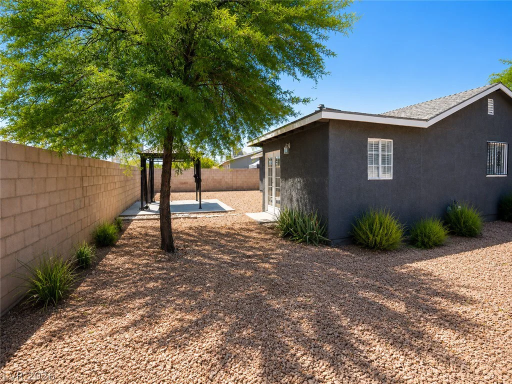 2870 Sandhill, Las Vegas, NV 89121