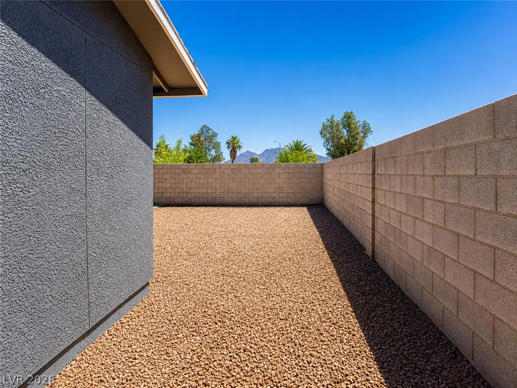 2870 Sandhill, Las Vegas, NV 89121
