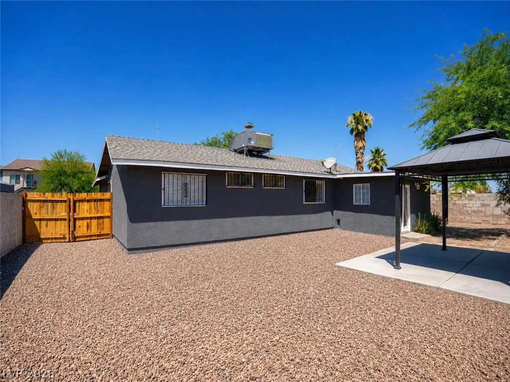 2870 Sandhill, Las Vegas, NV 89121