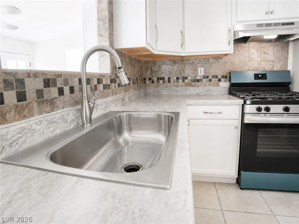 2870 Sandhill, Las Vegas, NV 89121