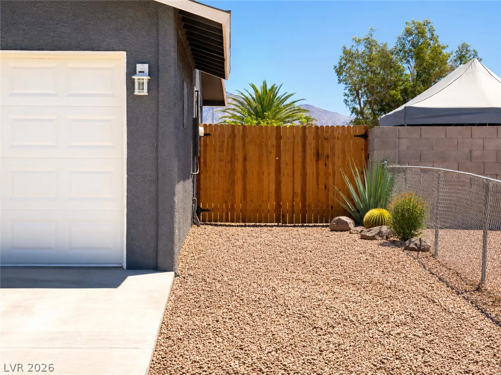 2870 Sandhill, Las Vegas, NV 89121
