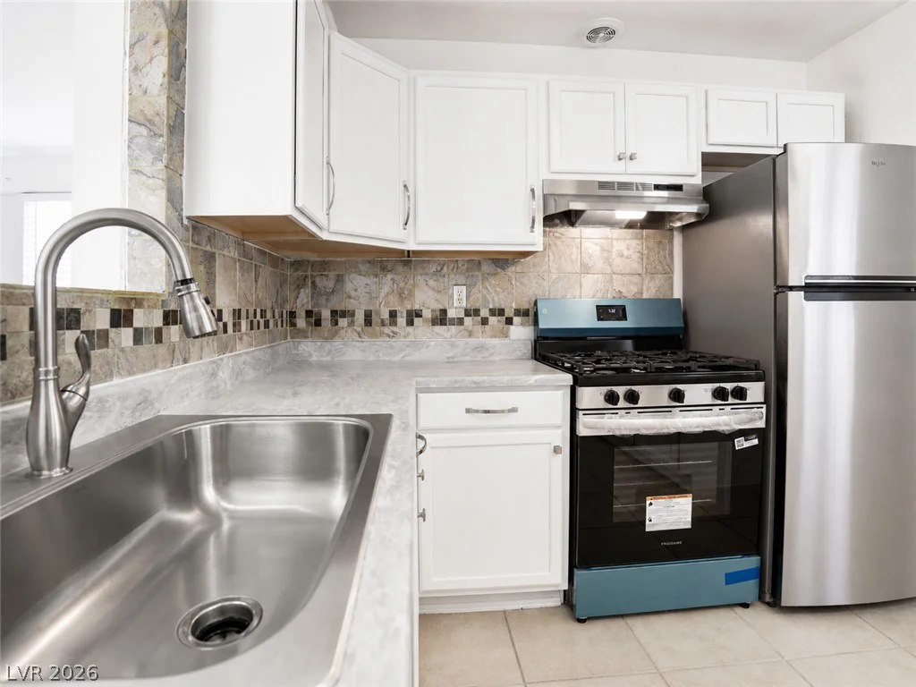 2870 Sandhill, Las Vegas, NV 89121
