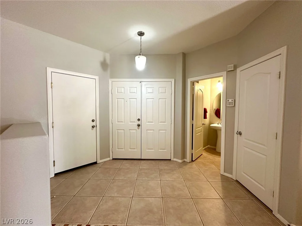 5007 Caprock Canyon, Las Vegas, NV 89139