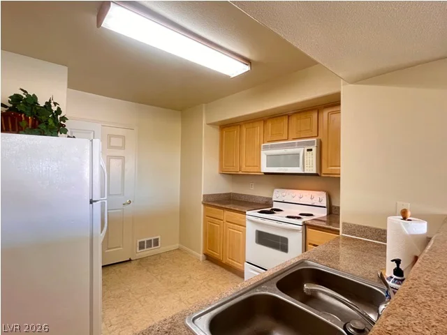 8000 Badura, Las Vegas, NV 89113