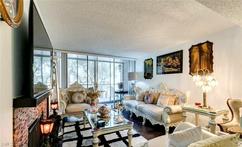 730 Royal Crest, Las Vegas, NV 89169