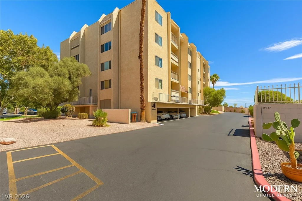 730 Royal Crest, Las Vegas, NV 89169
