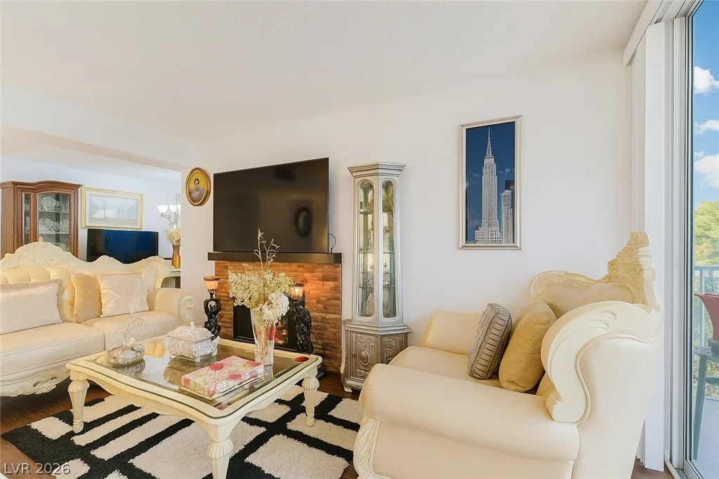 730 Royal Crest, Las Vegas, NV 89169