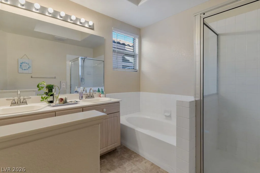 1076 Coral Desert, Las Vegas, NV 89123