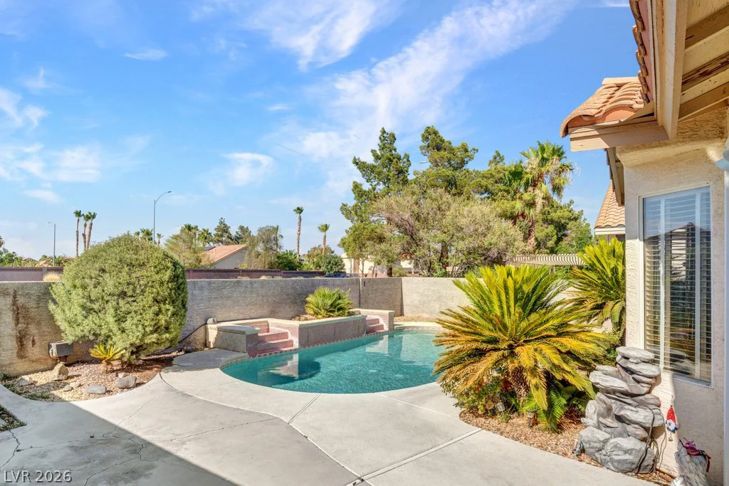 1076 Coral Desert, Las Vegas, NV 89123