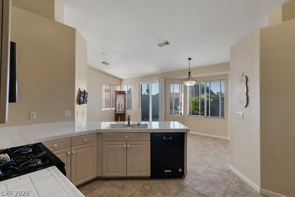 1076 Coral Desert, Las Vegas, NV 89123