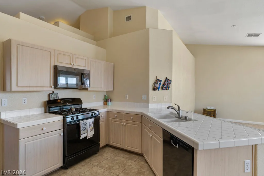 1076 Coral Desert, Las Vegas, NV 89123