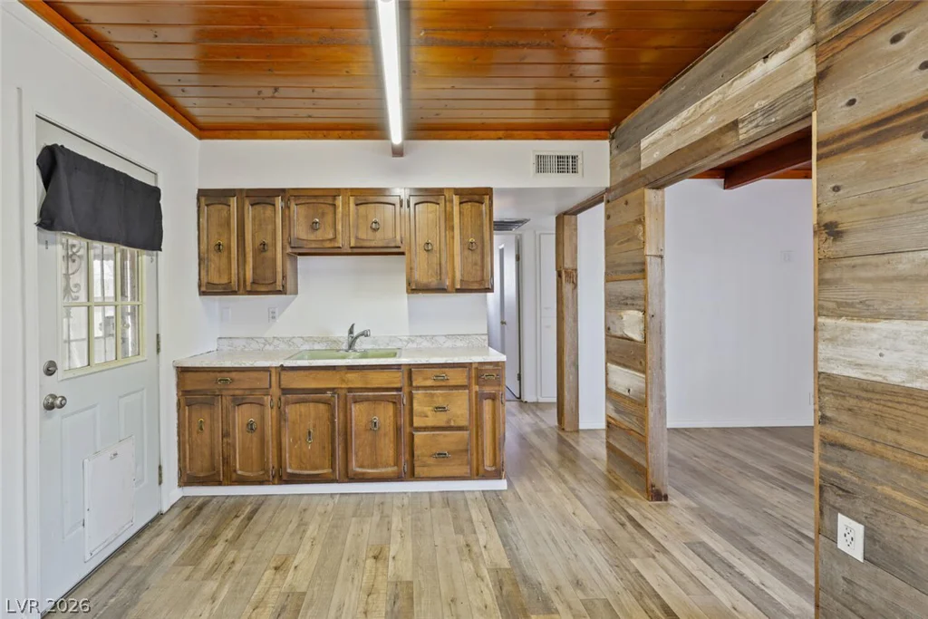 421 Stanford, Las Vegas, NV 89107