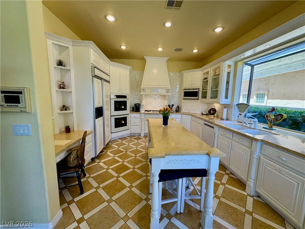 2032 Glenview, Las Vegas, NV 89134