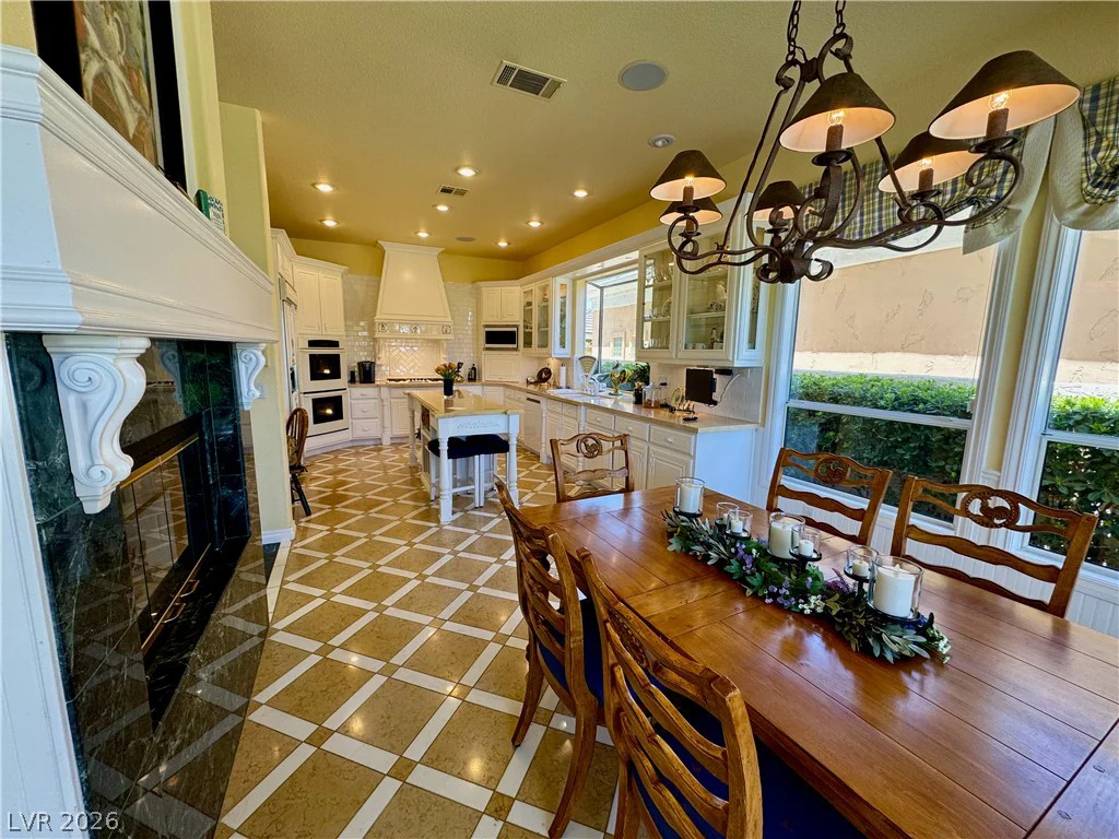 2032 Glenview, Las Vegas, NV 89134