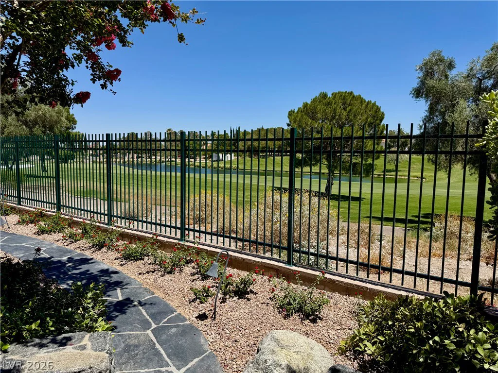 2032 Glenview, Las Vegas, NV 89134
