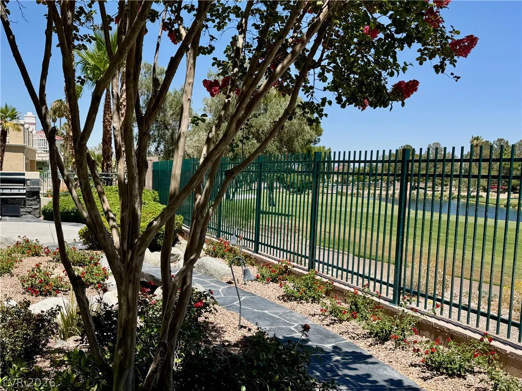 2032 Glenview, Las Vegas, NV 89134
