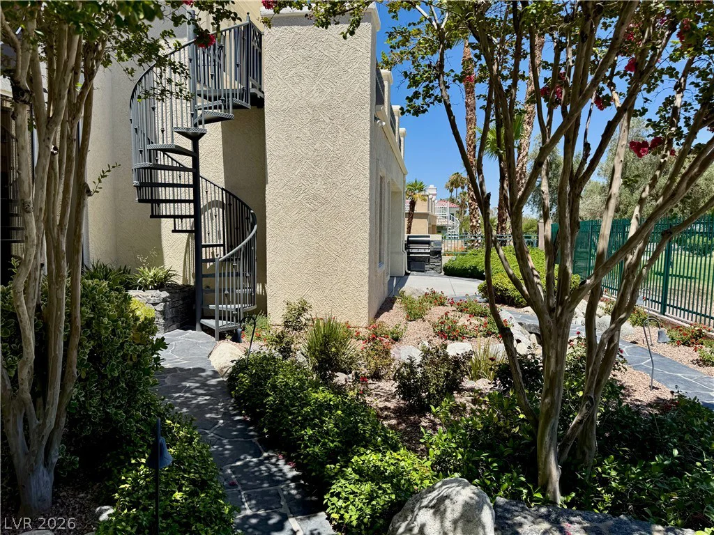 2032 Glenview, Las Vegas, NV 89134