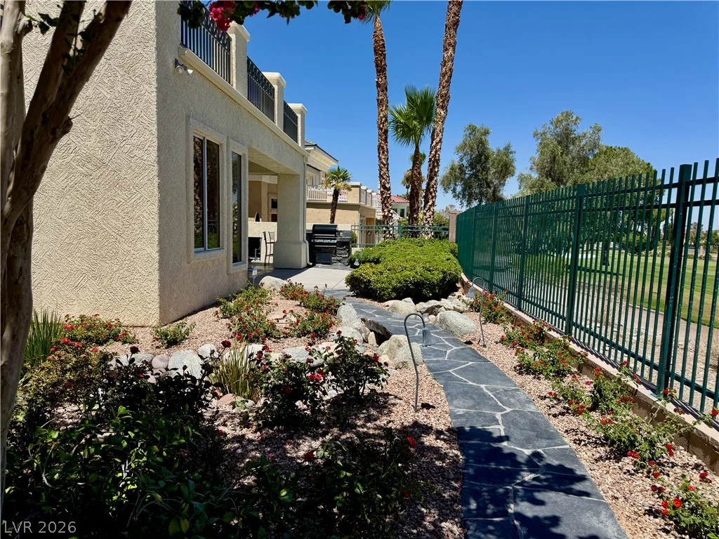 2032 Glenview, Las Vegas, NV 89134