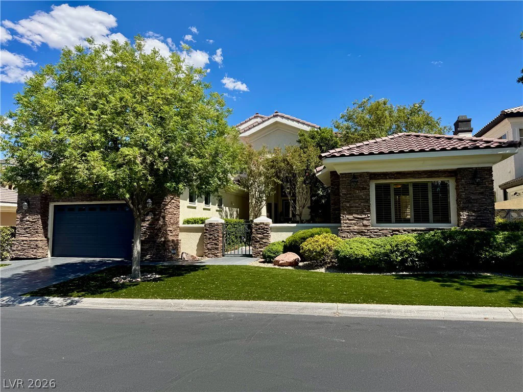 2032 Glenview, Las Vegas, NV 89134