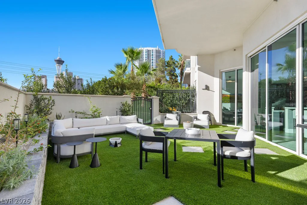 2777 Paradise, Las Vegas, NV 89109