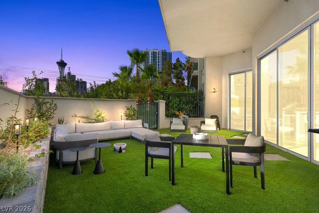 2777 Paradise, Las Vegas, NV 89109