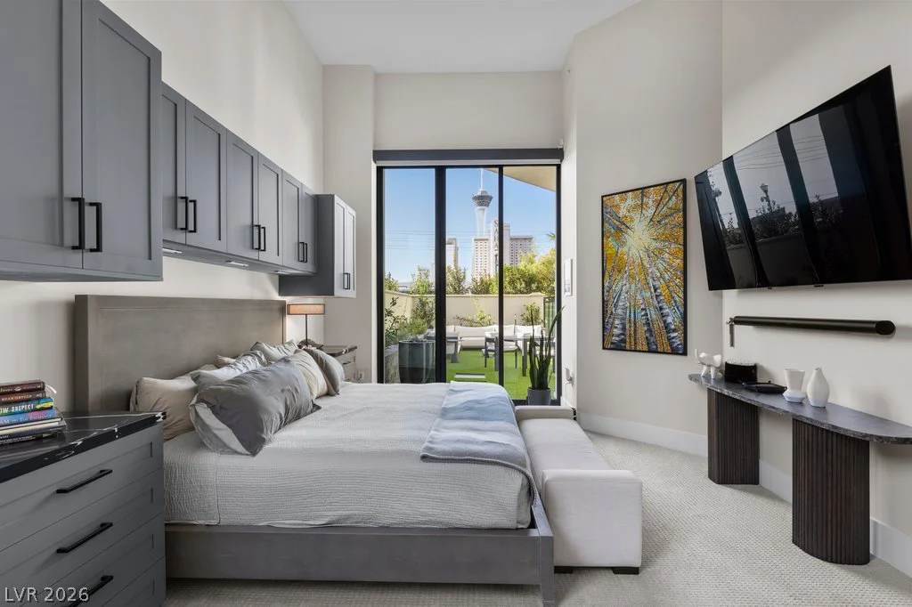 2777 Paradise, Las Vegas, NV 89109