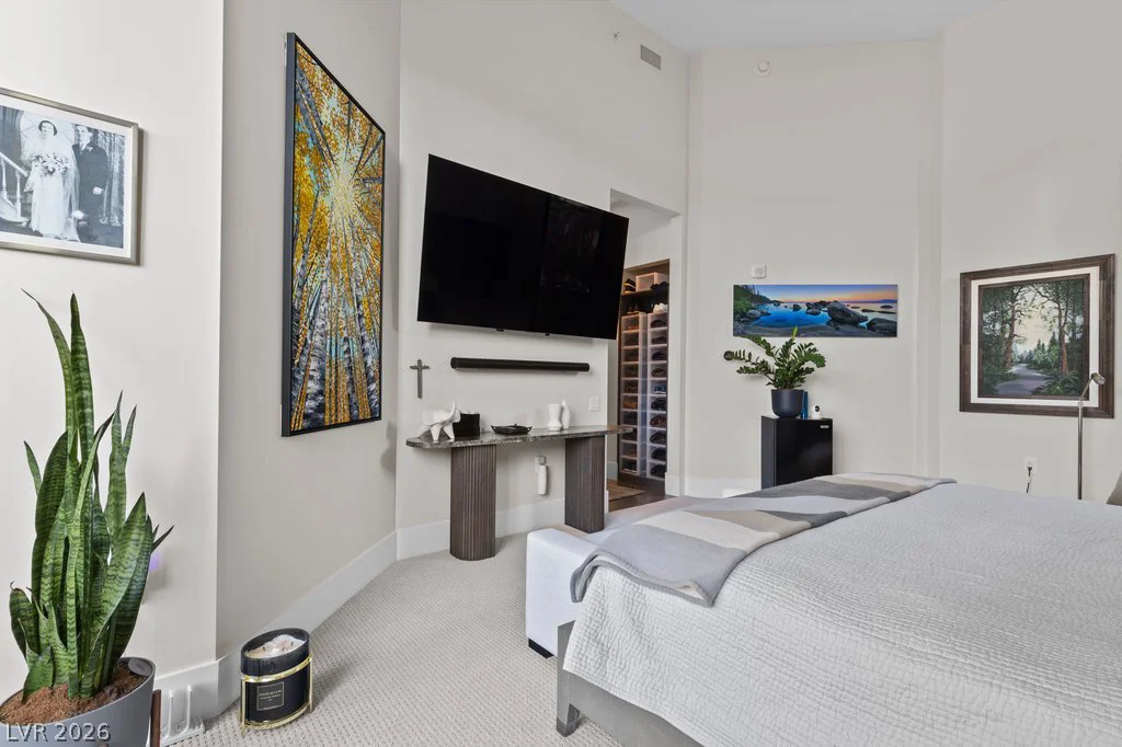2777 Paradise, Las Vegas, NV 89109