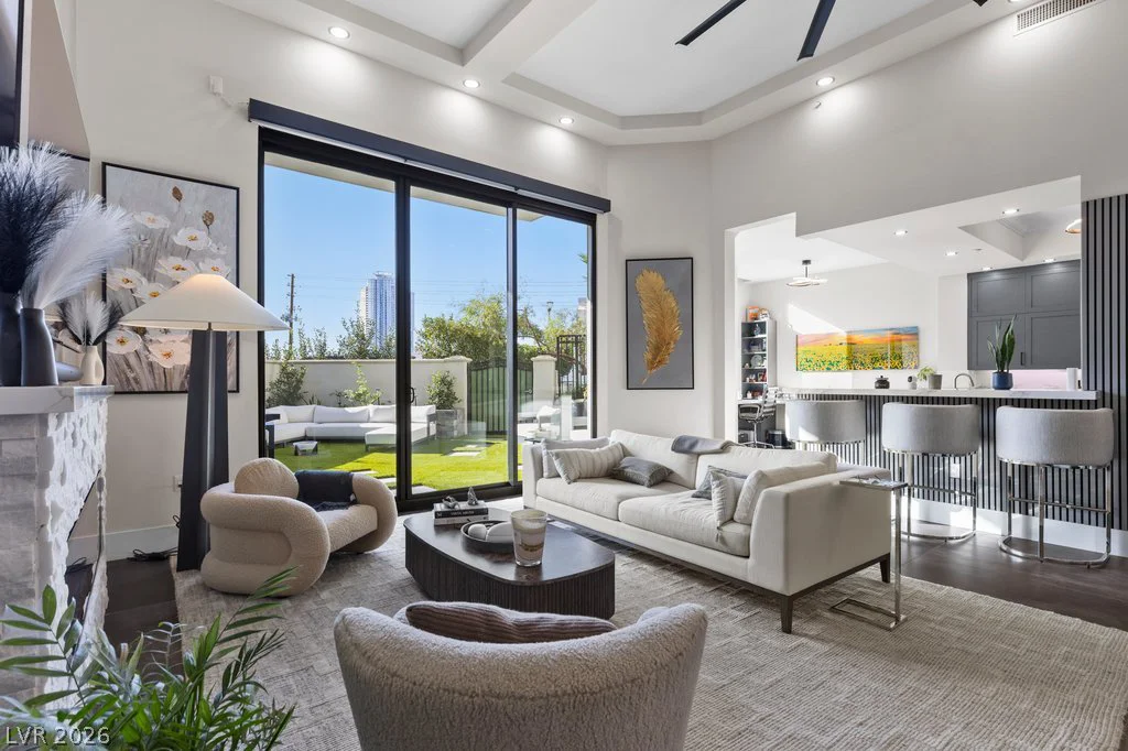 2777 Paradise, Las Vegas, NV 89109
